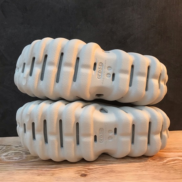 Crocs Echo Slide - Picture 9 of 16